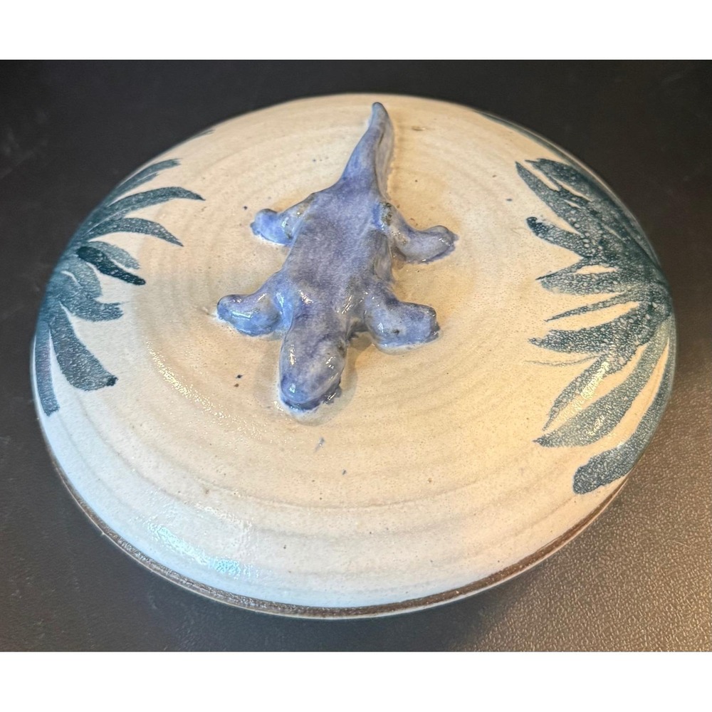 Studio Art Pottery Lidded Trinket Box Resting‎ Lizard 3D Stoneware 1992 Signed